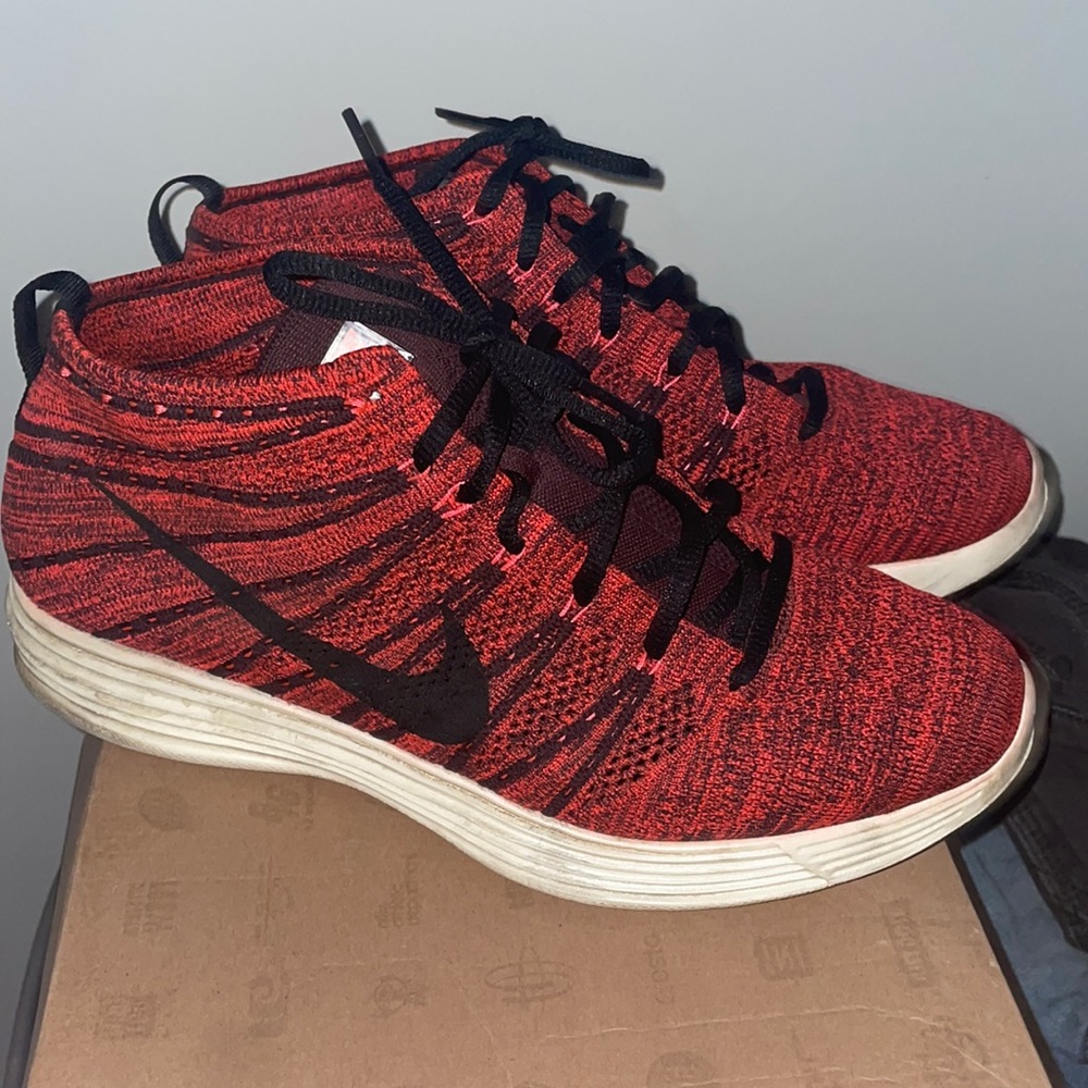 Nike Flyknit Chukka Size 10!
